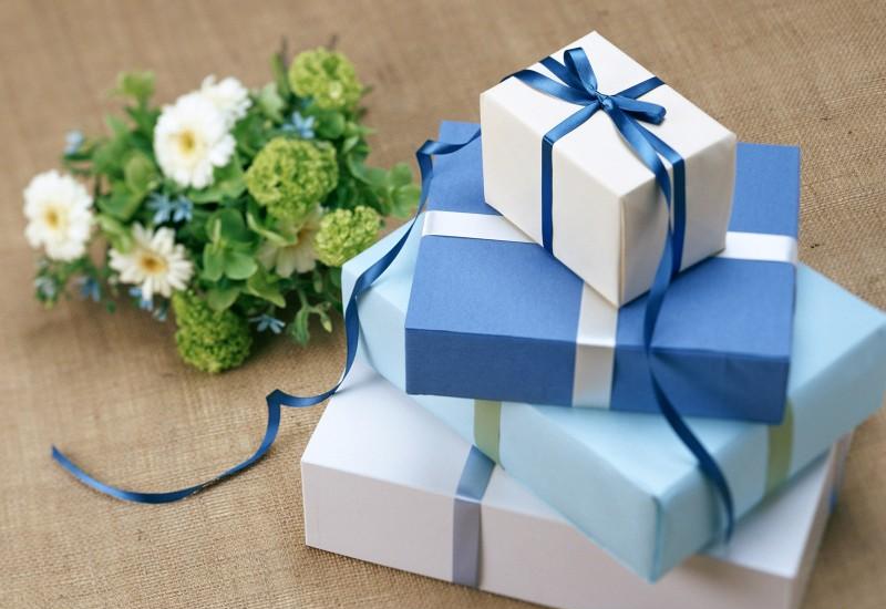 Упаковки та декор для подарунків